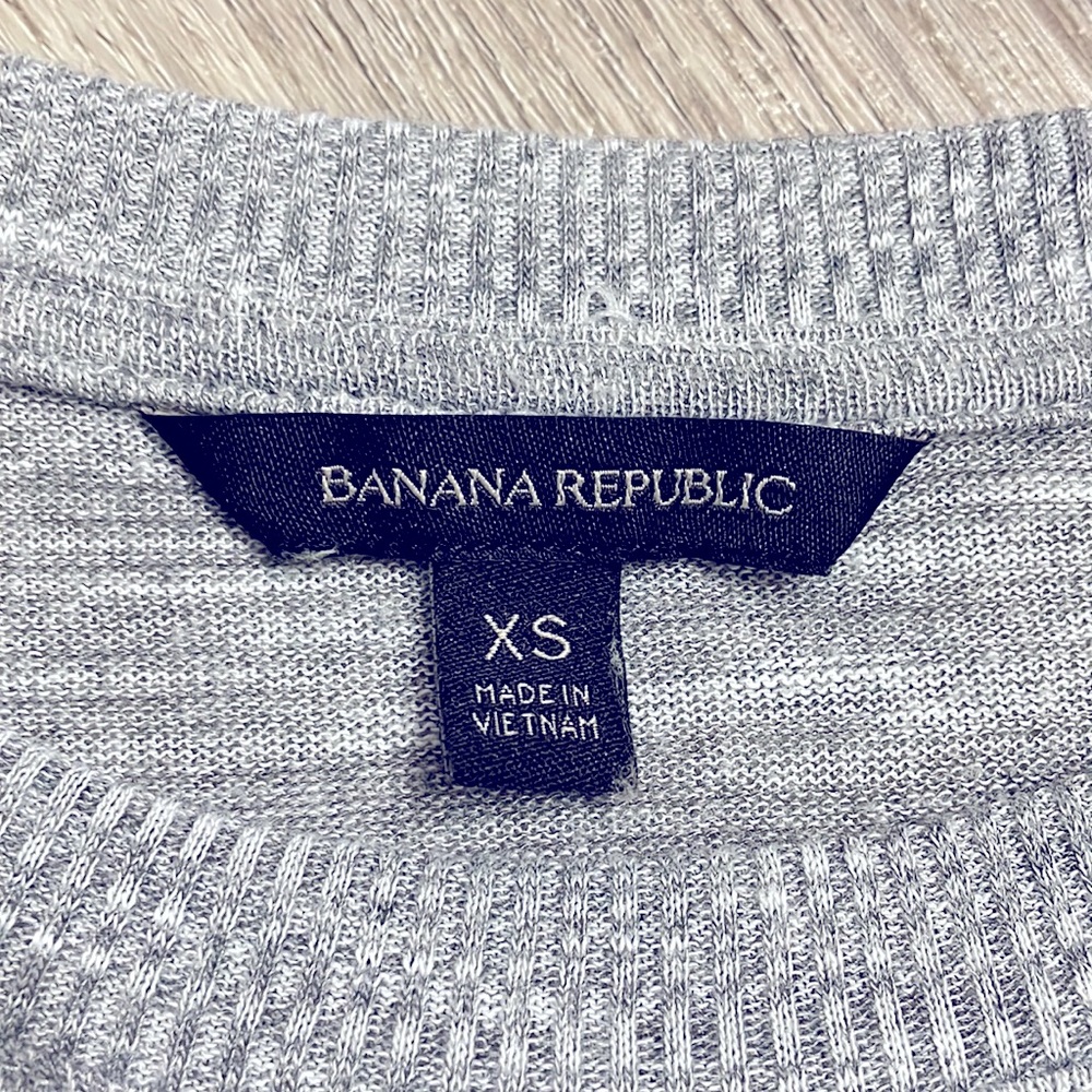 Banana Republic - Woman’s Long Sleeve w/Ruffles Top - Gray XS - Picture 5 of 6
